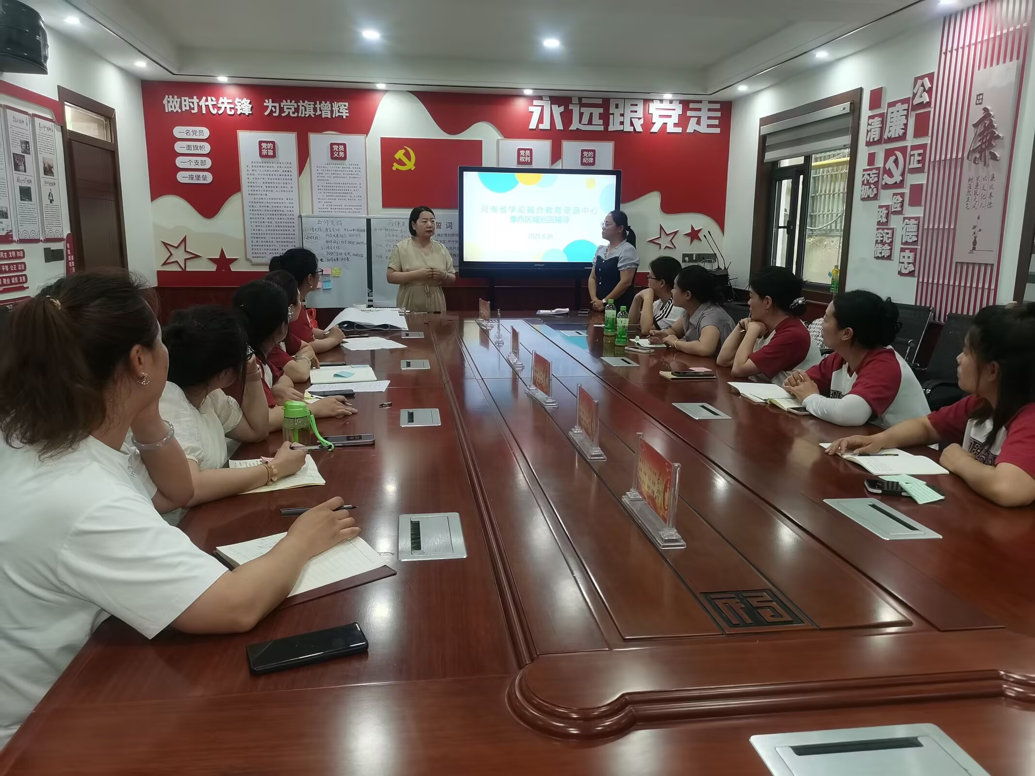 河南省学前融合巡回辅导专家在济源市承留镇中心幼儿园做现场指导.png