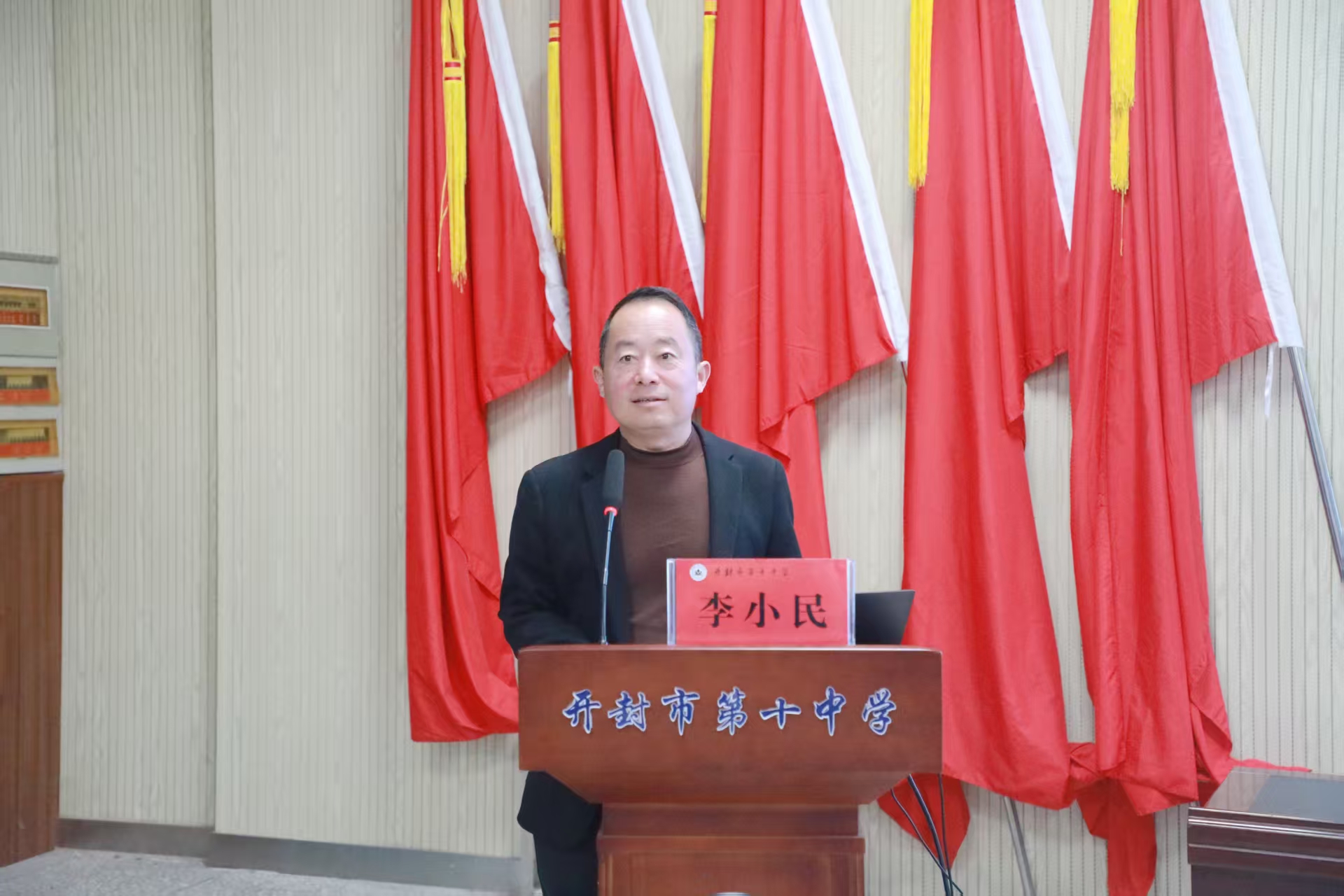 委员会代表李小民发言.jpg